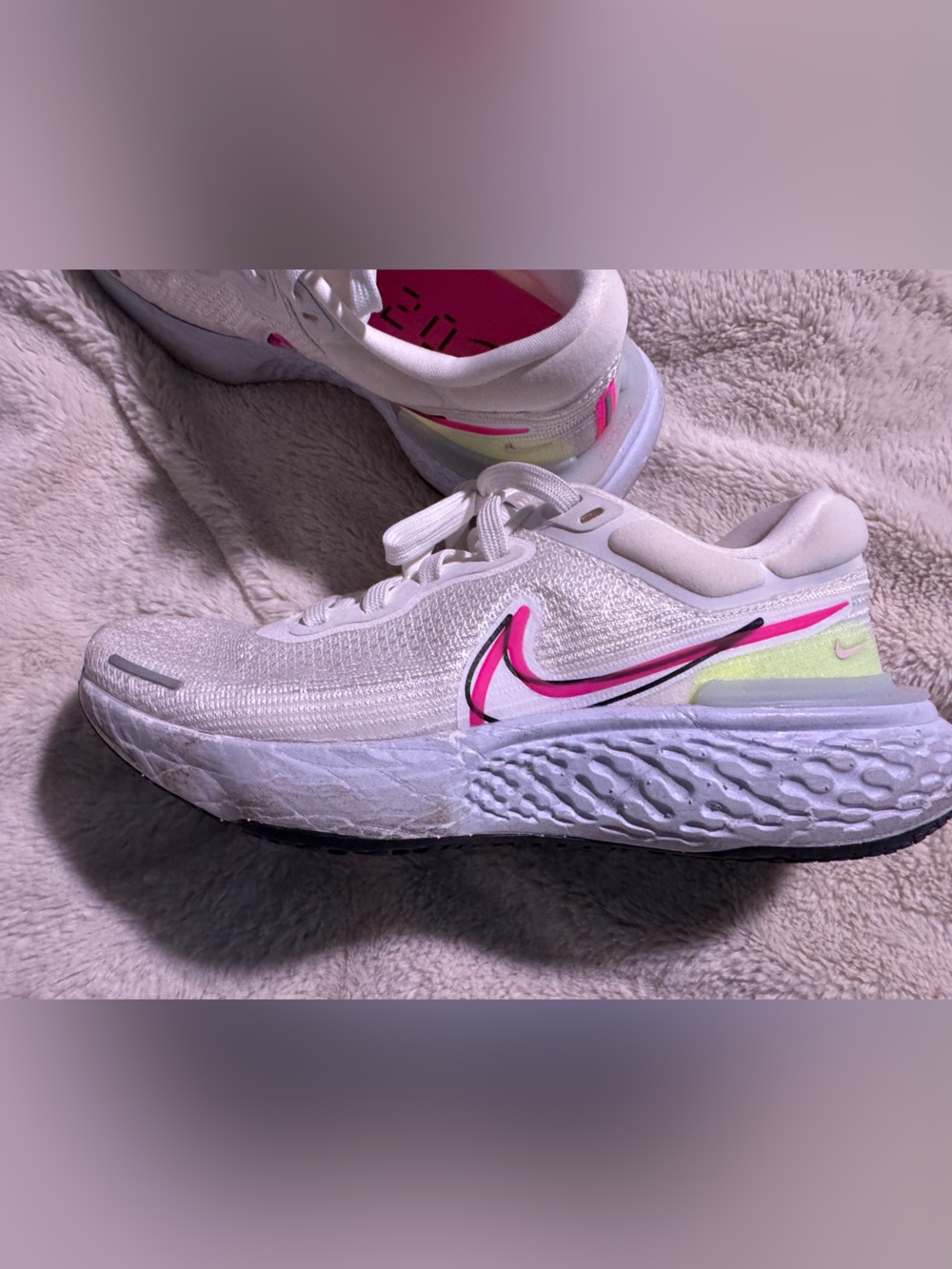 Nike Women's ZoomX Invincible Run Flyknit sneakers sz 8.5 white